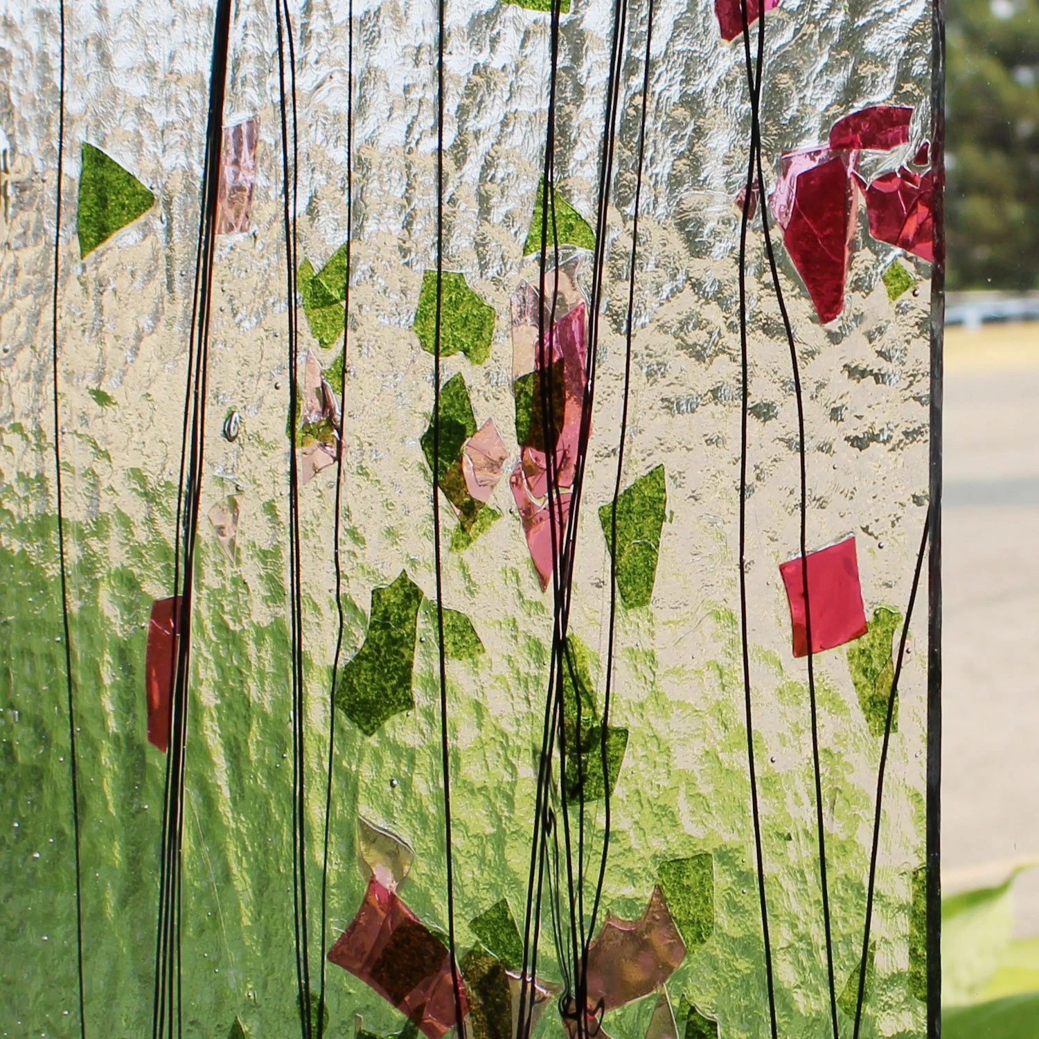 Bullseye Spring Green, Deep Pink And Black On Clear Fracture-Streamer - 90 COE 3 Bullseye Spring Green, Deep Pink And Black On Clear Fracture-Streamer - 90 COE - Image 3