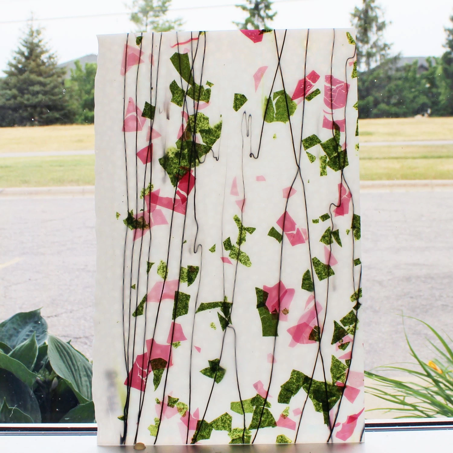 Bullseye Spring Green, Deep Pink And Black On White Fracture-Streamer - 90 COE 2 Bullseye Spring Green, Deep Pink And Black On White Fracture-Streamer - 90 COE - Image 2