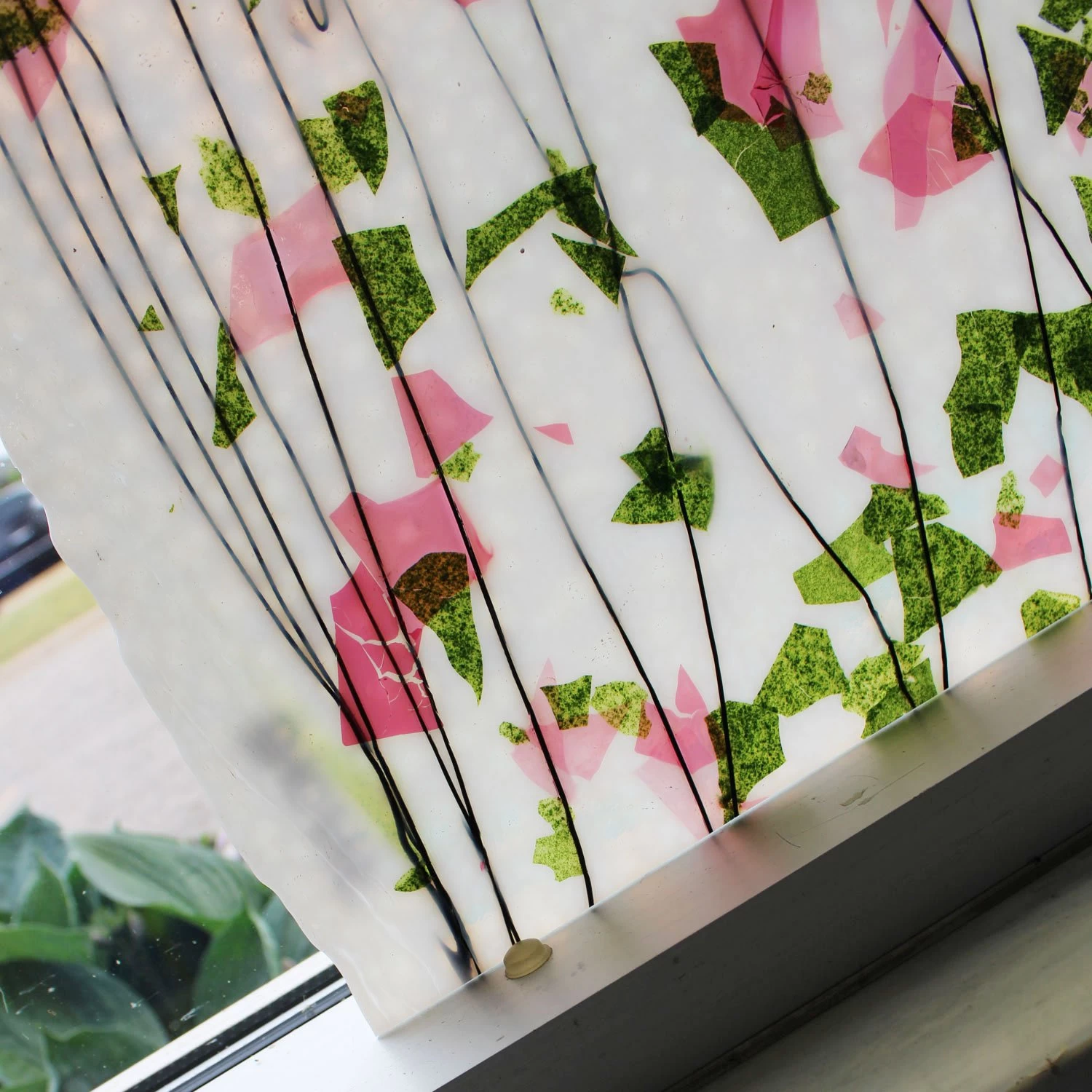 Bullseye Spring Green, Deep Pink And Black On White Fracture-Streamer - 90 COE 4 Bullseye Spring Green, Deep Pink And Black On White Fracture-Streamer - 90 COE - Image 4